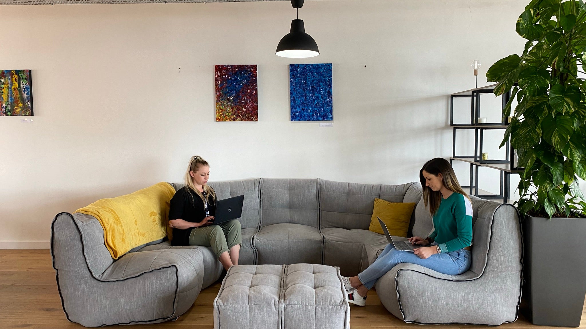 Dissatified with the ordinary? ... Cubo Co-working spaces get the ambient lounge soft luxury bean bag touch